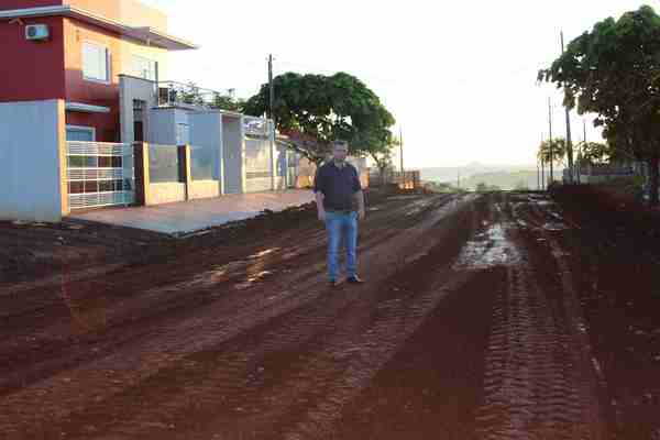 Ruas de loteamento em Nova Prata estão sendo preparadas para receber o calçamento 