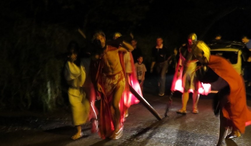 Encenação da Paixão de Cristo promete emocionar os fiéis nesta sexta-feira santa em Capitão