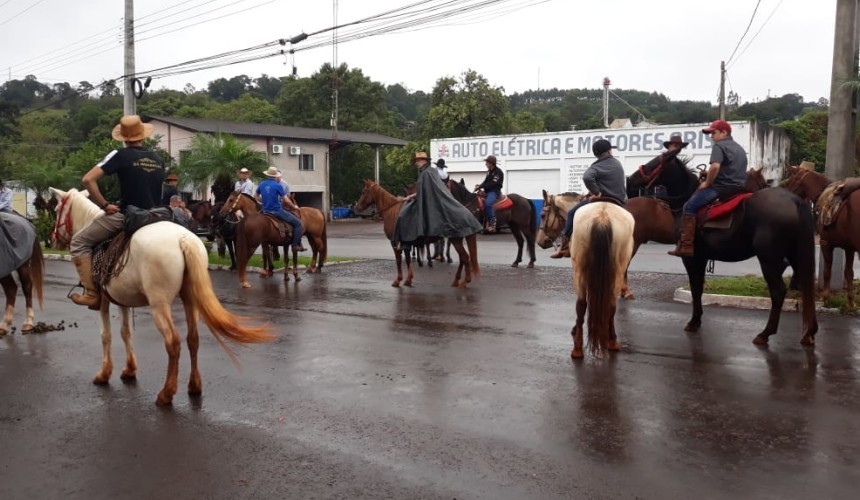 Municípios da região participam da cavalgada em comemoração ao aniversário de 55 anos  de Capitão neste domingo