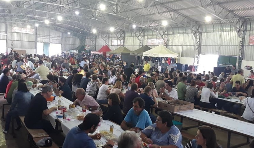 Festa do Hospital reúne milhares de pessoas na Grande Parada em Capitão