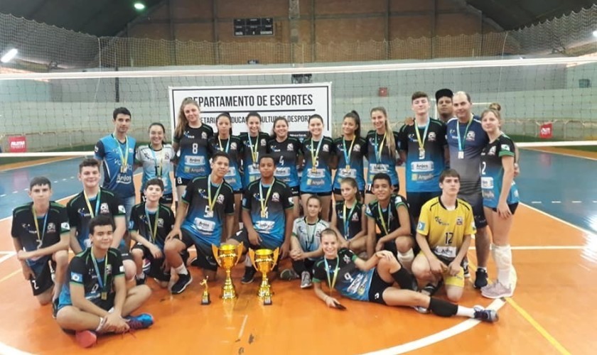 Vôlei masculino de Capitão é campeão da etapa de Maripá da Copa Lindeiros