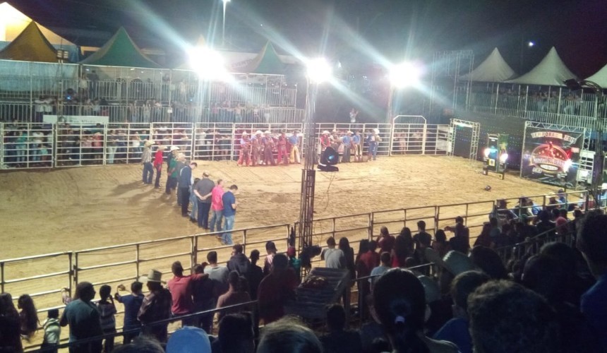 Primeira noite de Festa do Peão de Boiadeiro reúne grande publico em Capitão