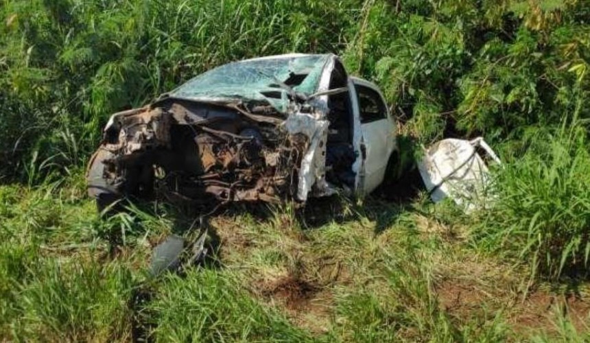 Homem morre em grave acidente entre carro e caminhão na BR-163