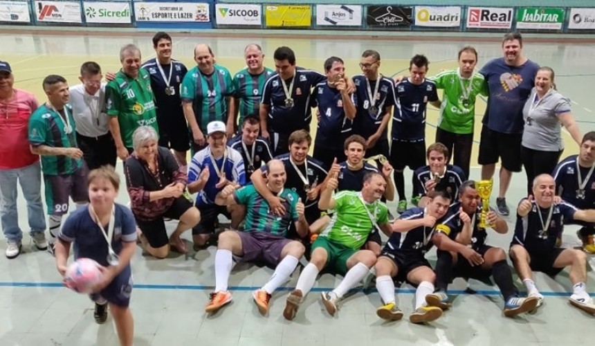 Alunos da APAE sagram-se campeões em partida de futsal contra equipe da administração municipal