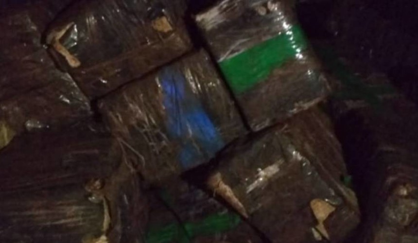 PM apreende caminhão com 1,7 tonelada de maconha