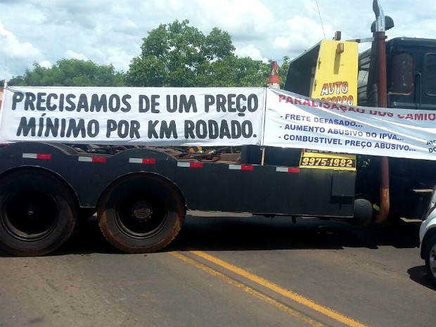 Capitão: Em protesto, caminhoneiros voltam a interditar trechos da BR-163 