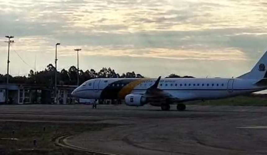 Avião presidencial pousa em Cascavel para participação de Bolsonaro na inauguração da Usina Baixo Iguaçu