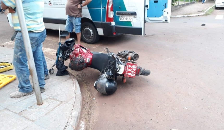 Colisão entre carro e motocicleta deixa homem ferido na Av. Iguaçu em Capitão